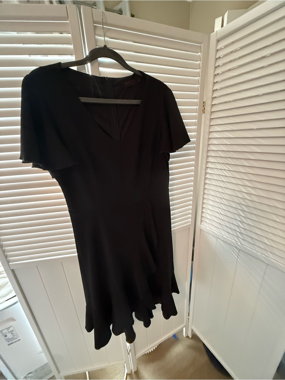 Black V-Neck Ruffle Midi Dress - Picture 5 of 6